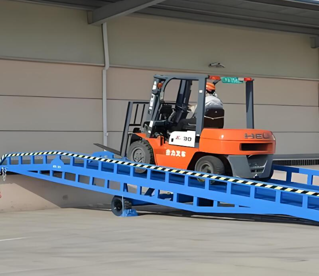 九江移动式卸货平台（叉车用）